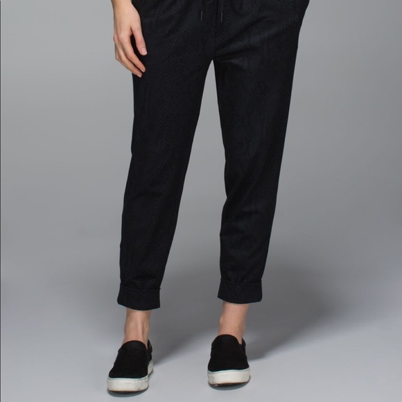 Black jet set crop size 6 lululemon 2 pairs trousers city - Picture 3 of 5